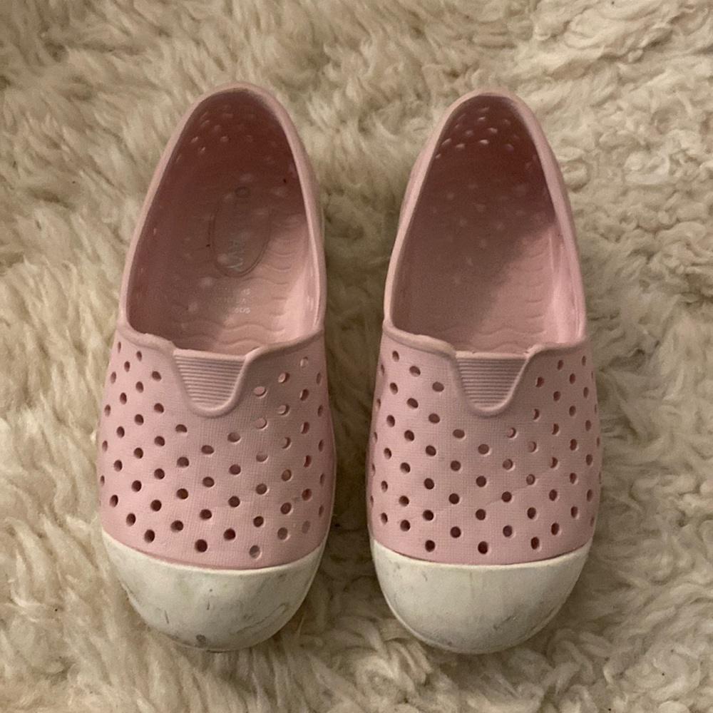 Old navy perforated shoe size 7